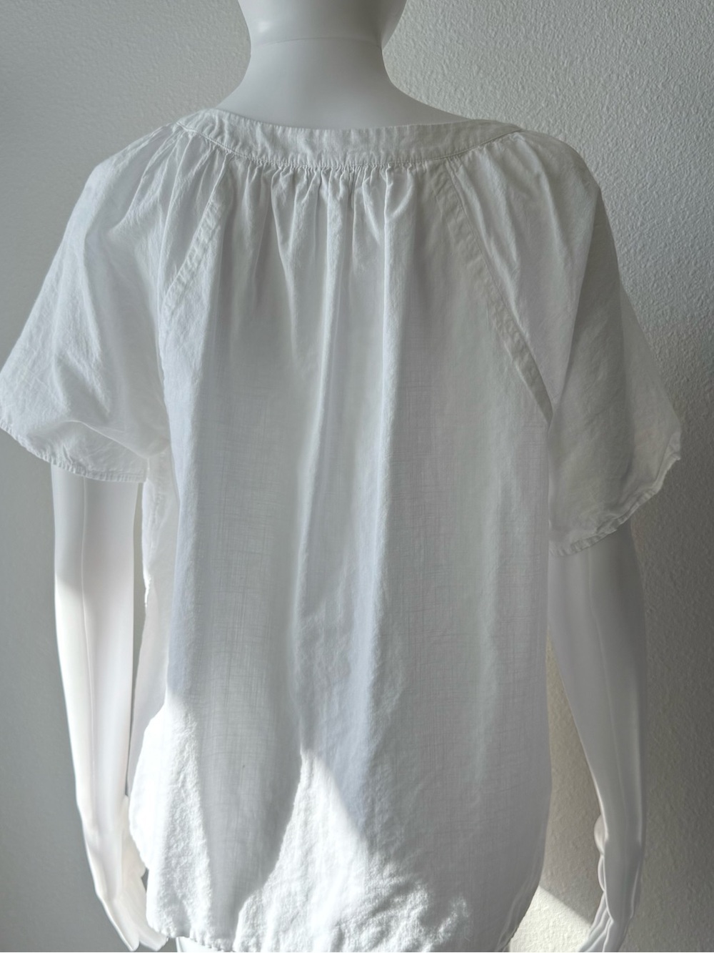 Vineyard Vines Women's White Tassel Peasant Top - Picture 3 of 10